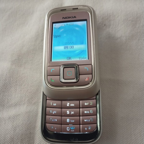 Nokia 6111 pink phone like new, functional without charger