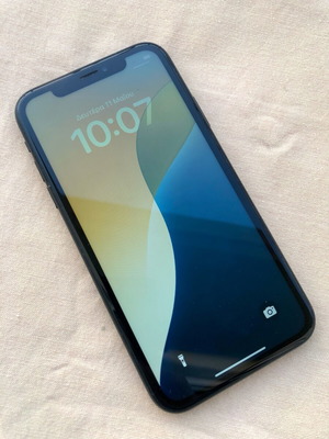 iPhone XR Black like new, 100% battery health, 64GB