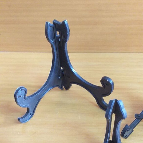 Plastic stands for plates or pictures, pack of 15, new