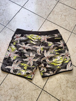 Quiksilver μαγιό βερμούδα καμουφλάζ με τροπικά φοίνικες μέγεθος 32 33 σαν καινούργιο