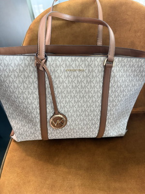 Michael Kors MK Signature Large Tote bag, vanilla and acorn