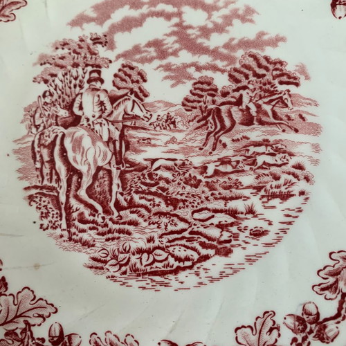 Myott plate from England in excellent condition, hand engraved, 20cm diameter