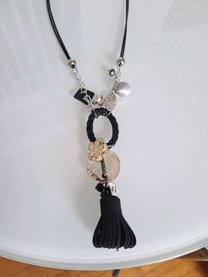 Long necklace like new