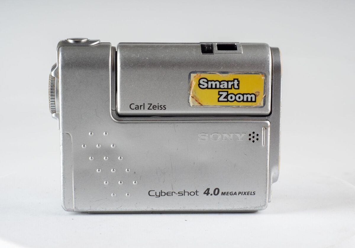Sony Cyber-shot DSC-F77A digital camera… - € 225,00 - Vendora.cy