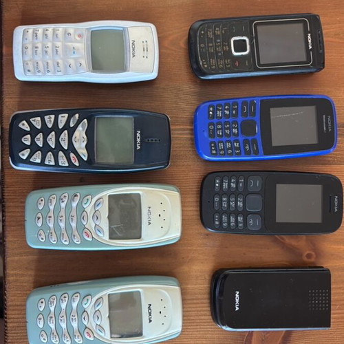 Set of 8 used button phones