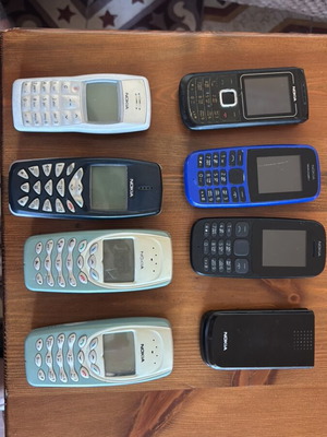 Set of 8 used button phones