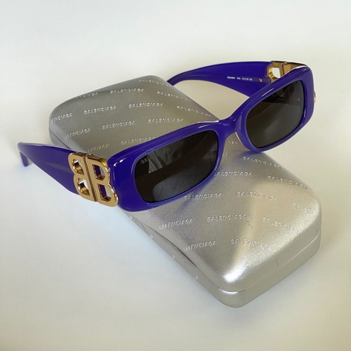 Balenciaga sunglasses purple like new with gold BB logo and silver case