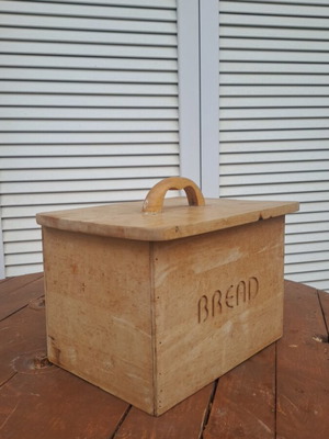 Bread box used for bread storage
