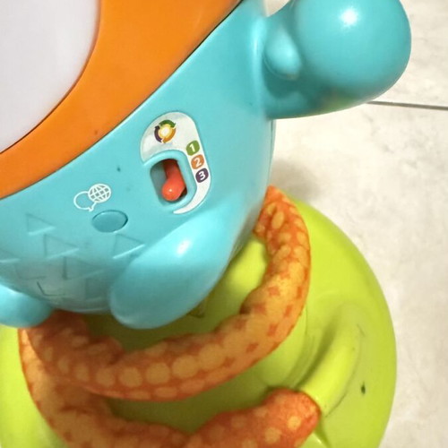 Robot that speaks Greek in 3 levels, like new