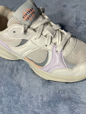 Zara kids athletic shoes used, size 33, white