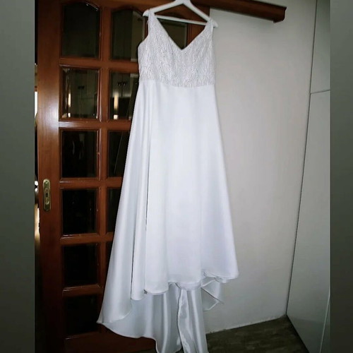 Wedding dress silk A-line with glitter bust and V back like new