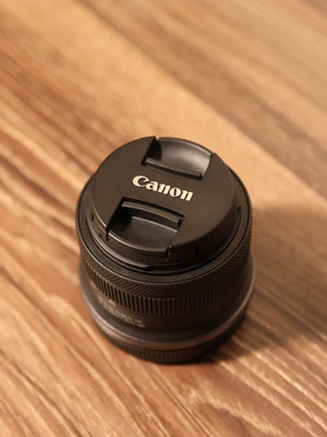 Canon RF-S 18-45mm F4.5-6.3 IS STM lens like new