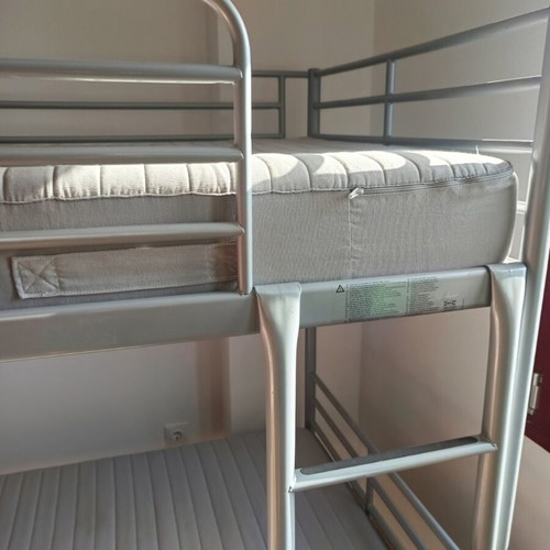 Bunk bed with mattresses like new