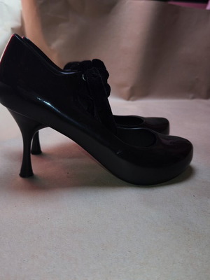 Melissa women's pumps size 39 used, black