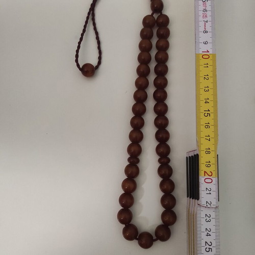 Mastic komboloi with honey-brown shades, 33 beads