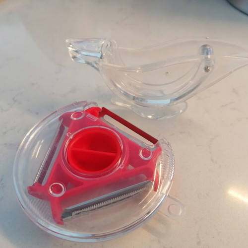 Multipurpose Cutter and Lemon Squeezer like new with triple blade