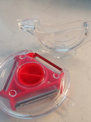 Multipurpose Cutter and Lemon Squeezer like new with triple blade
