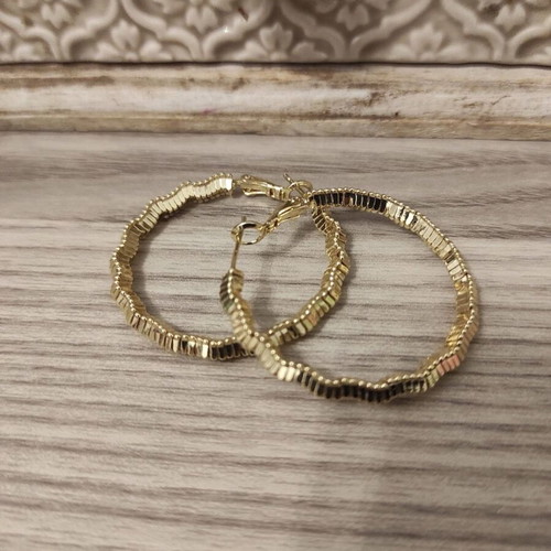 Earrings medium-sized gold hoops, new unworn faux bijoux