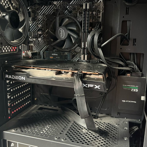 Gaming PC Intel Core i5-11400, AMD Radeon RX 6600 XT, like new