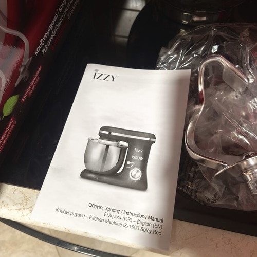 Izzy 1500W kitchen machine with 3 attachments