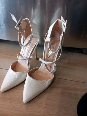 White high heels size 35 stable like new