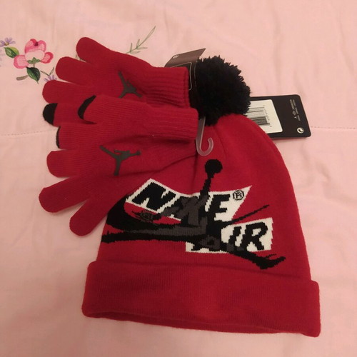 Jordan hat and gloves new with tags, for ages 4 to 6, red