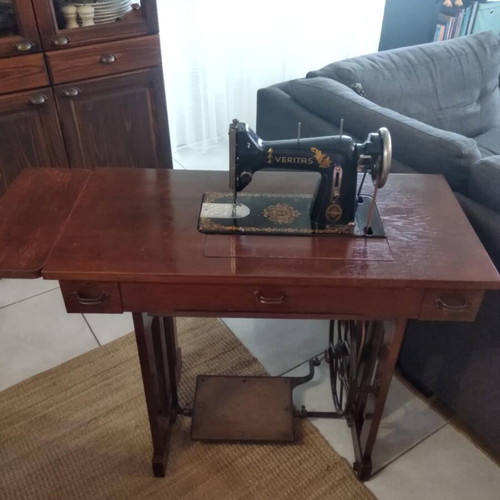 Veritas sewing machine used with cabinet