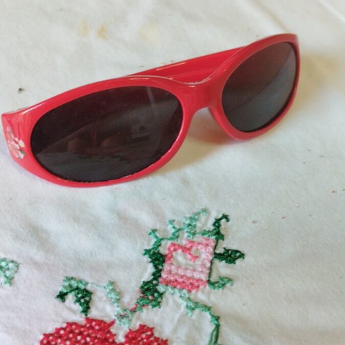 Chicco sunglasses like new, red, for children over 12 months