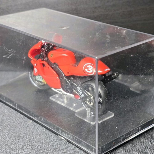 MotoGP Yamaha YZR-M1 Max Biaggi 2002 model 1:24 like new