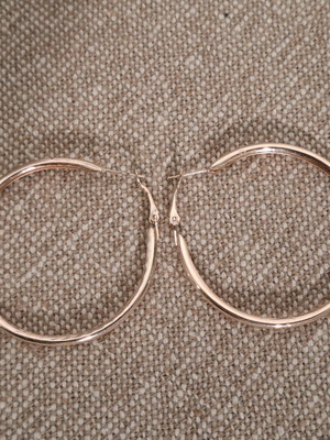 Hoop earrings in light gold tone like new, 5 cm diameter