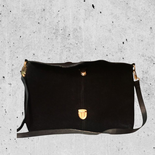 Kiomi black leather briefcase like new