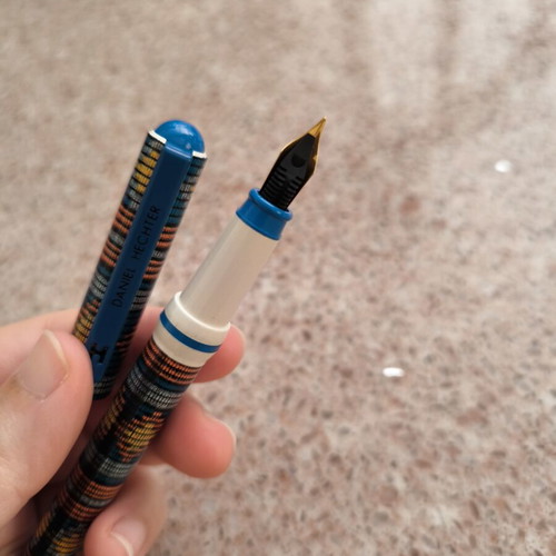 Daniel Hechter pen new