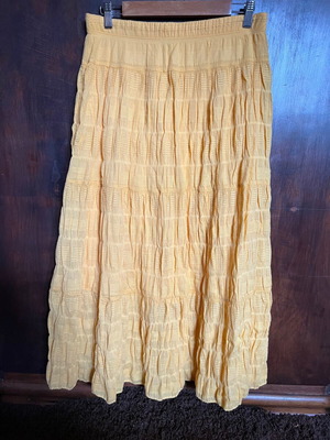 Women's skirt new, size M, yellow