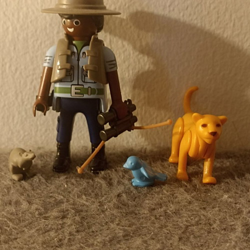 Playmobil figure no20 boys The Gamekeeper like new