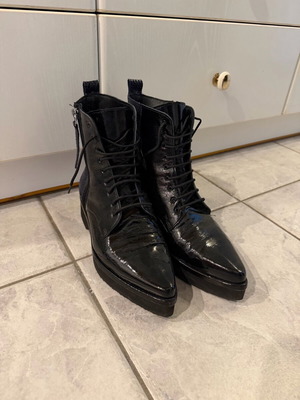 Baboulas leather ankle boots size 37 like new, black