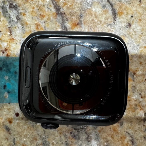 Apple Watch 4 44mm used with broken screen for repair or parts