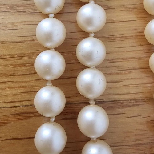 Pearl set vintage used, necklace and earrings in ecru color
