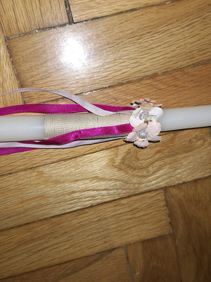 Λαμπάδα με λουλούδια καινούργια για ρομαντικές ψυχές