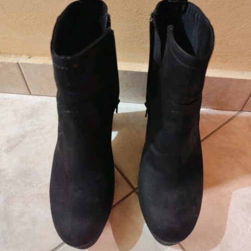H&M suede ankle boots like new, size 38, black