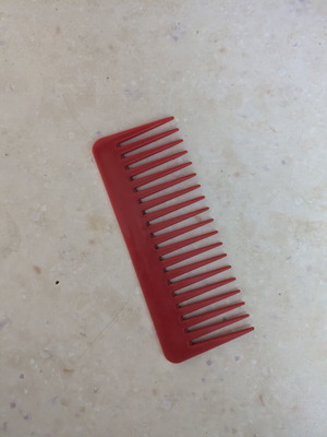 Plastic comb like new