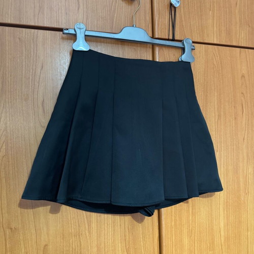 Zara satin skort with pleats like new, black, size S