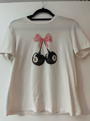 Graphic t-shirt white like new with stussy-style print