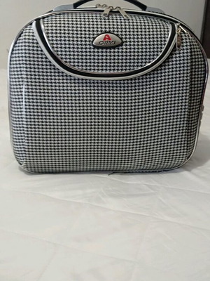 Ormi travel bag like new, white and grey checkered design