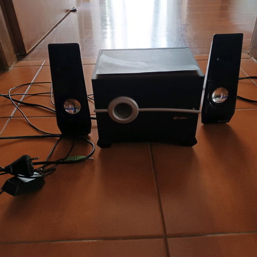 Labtec 2.1 speakers like new, surround