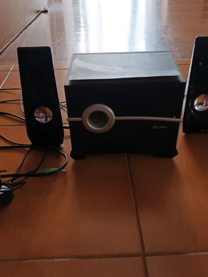 Labtec 2.1 speakers like new, surround