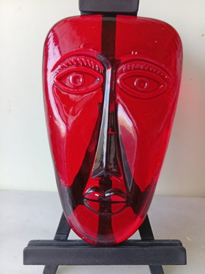 Handblown glass mask from Mexico, 11.5 cm, ruby red