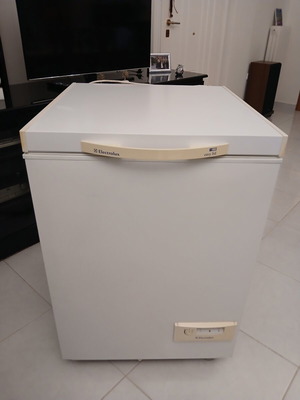 Καταψύκτης Electrolux σαν καινούργιος, 143 λίτρα χωρητικότητα