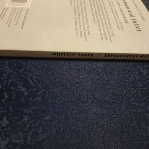 Romeo and Juliet paperback like new, English