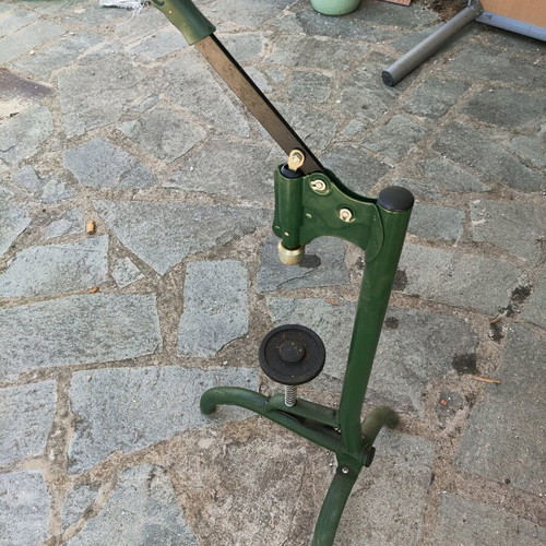 Bottle capper stand like new for standard caps