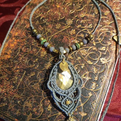 Macrame necklace new with labradorite, metal elements and beads